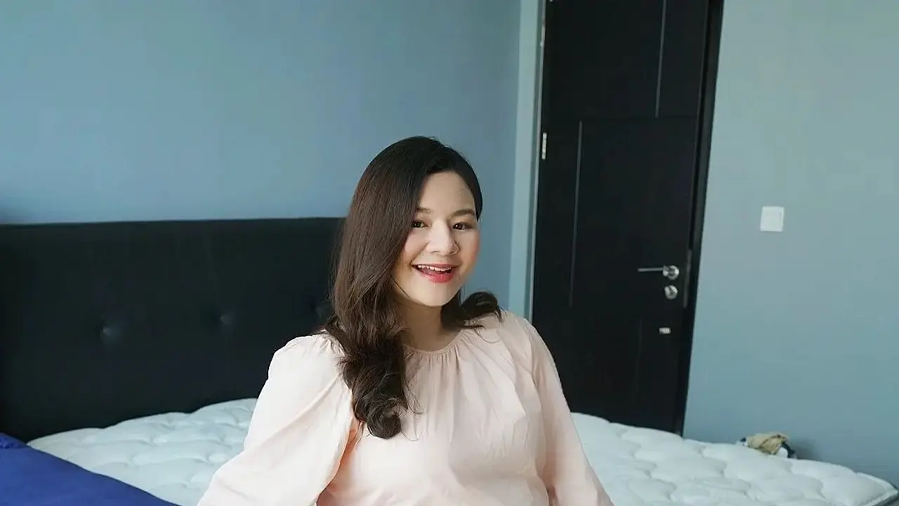 6 Potret Tasyakuran 7 Bulan Kehamilan Eriska Rein, Baby Bump Curi Perhatian
