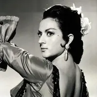 Terkenal sebagai 'entertainer', Lola Flores perkenalkan budaya gipsi pada dunia.