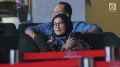 Bupati Lebak Iti Octavia Jayabaya saat mendatangi Gedung KPK di Jakarta, Kamis (15/11). Kedatangan Itu untuk bertemu dengan Pimpinan KPK. (Merdeka.com/Dwi Narwoko)