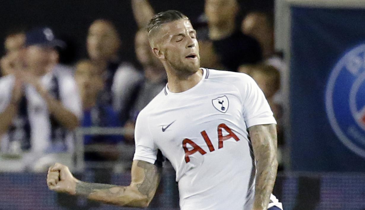 Pemain Tottenham Hotspur, Toby Alderweireld telah tampil bersama timnas Belgia sebanyak 67 kali dan mencetak 3 gol sejak bergabung bersama timnas Belgia 2009. (AP/John Raoux)