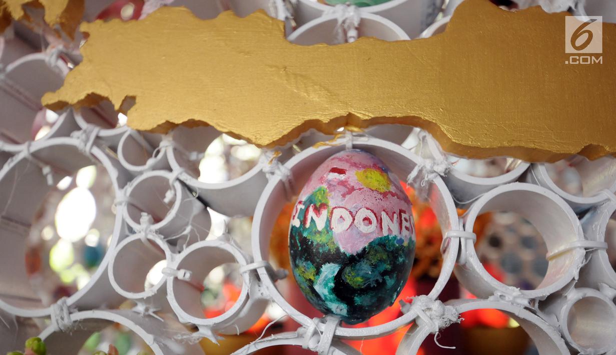 FOTO Unik Telur  Paskah  di Katedral Dihiasi Keberagaman 