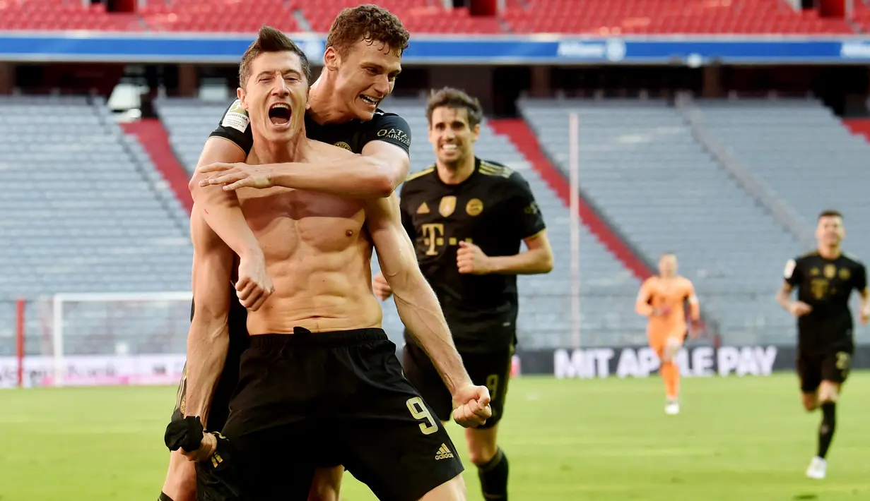 Lewandowski mampu mengungguli megabintang Lionel Messi dan Cristiano Ronaldo yang berada di urutan kedua dan ketiga. (AFP/Christof Stache)