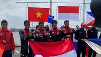 Tim rowing Indonesia kembali menambah raihan medali emas di SEA Games 2021 Vietnam, dari nomor Lightweight Man’s Four (LM4-), Jumat (13/5/2022). Tim tersebut dipenggawai Mahendra Yanto, Ferdiansyah, Ali Buton, Denri Maulidzar Al Cibiffari. (NOC Indonesia)