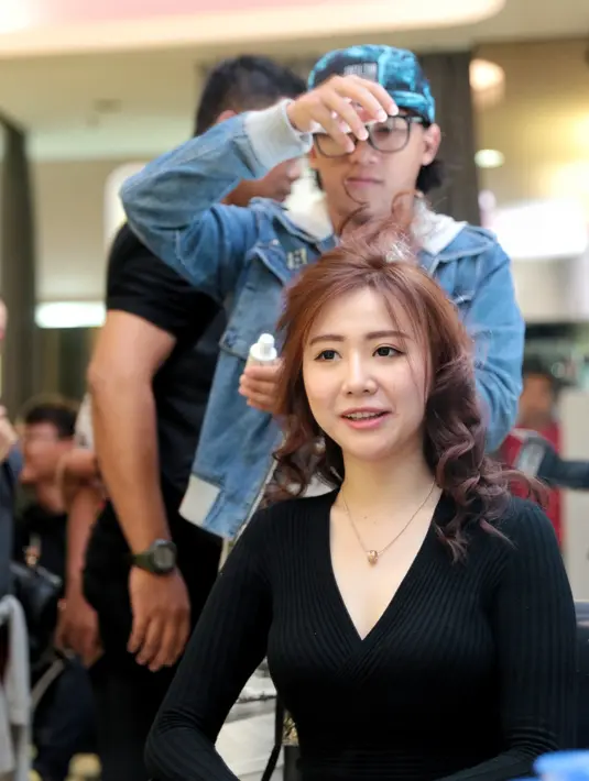 Selain membuat Jessyca Auryn merasa nyaman saat di samping Ivan Kristian, lelaki itu juga banyak memberikan kritik, memecahkan masalah dan memberikan masukan dengan sabar. Dan satu lagi orangnya humoris. (Adrian Putra/Bintang.com)