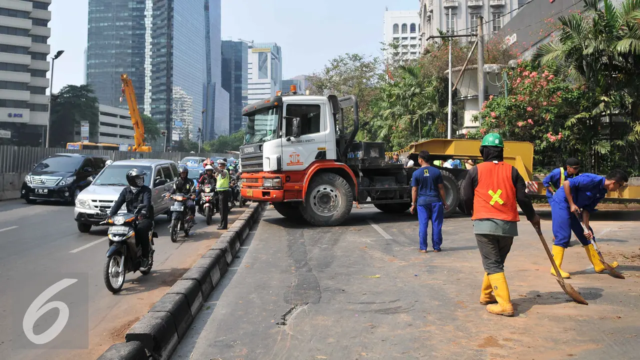 20150929-Truk-pengangkut-Crank-Jakarta