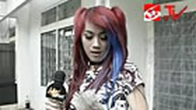 Dara Perkenalkan "Teman-teman" Terdekat