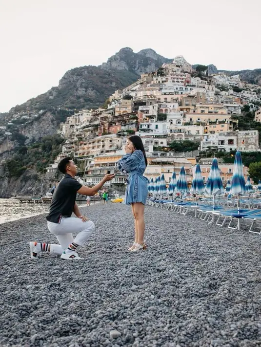 "Dari awal pacaran kita enggak pernah kayak yang (saling) melihat handphone, mengecek handphone. Bahkan kayak misalnya kita buka handphone di depan,” jelas Nikita Willy. (Instagram/indpriw)