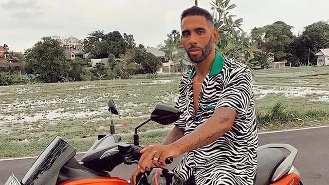 7 Potret Demerson Bruno Costa saat Berlibur, Curi Perhatian