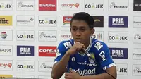Pemain sayap Persib, Febri Hariyadi, dalam jumpa pers setelah laga kontra PS Tira di Stadion GBLA, Bandung, Senin (26/3/2018). (Bola.com/Erwin Snaz)
