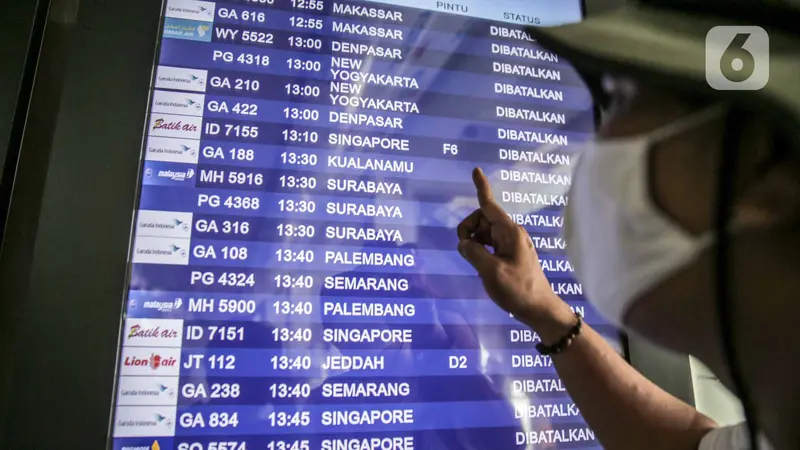 FOTO: Layanan Transportasi Dibuka, Bandara Soetta Terpantau Belum Normal