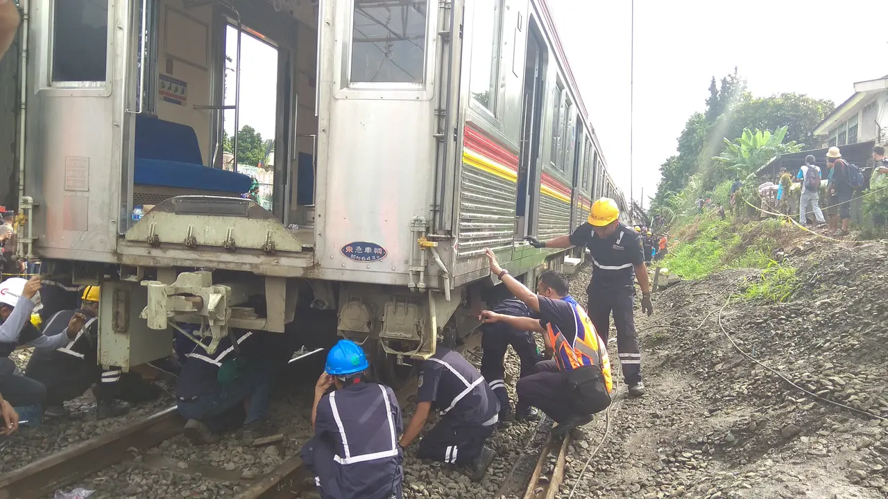KRL Anjlok