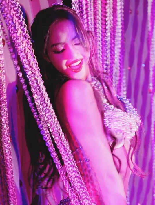 Pada tanggal 5 Oktober, Lisa memposting sejumlah foto menakjubkan dari pertunjukan tersebut dan menulis, “Pengalaman yang luar biasa di Crazy Horse Paris." (Foto: Instagram/ lalalalisa_m)