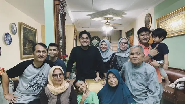 6 Potret Kedekatan Kesha Ratuliu dan Calon Ibu Mertua, Mantu Idaman