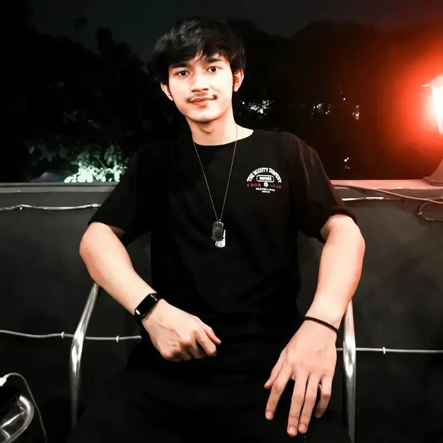 6 Potret Rivaldi, YouTuber yang Dikabarkan Dekat dengan Mayang Adik Vanessa Angel