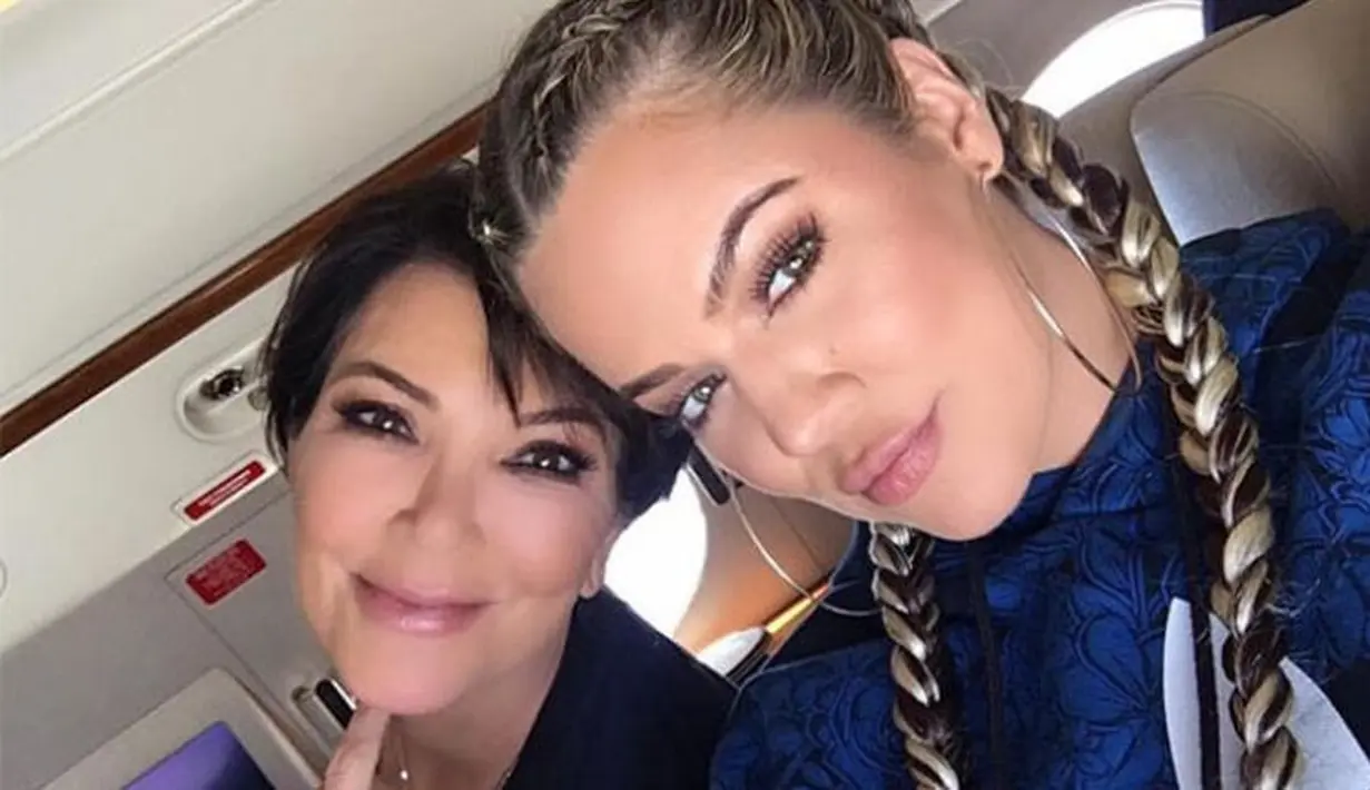 "Aku rasa hal yang kita lakukan adalah menunjukkan cinta pada Khloe," terang Kris ketika membicarakan kesedihan Khloe pasca diselingkuhi. (Her.ie)