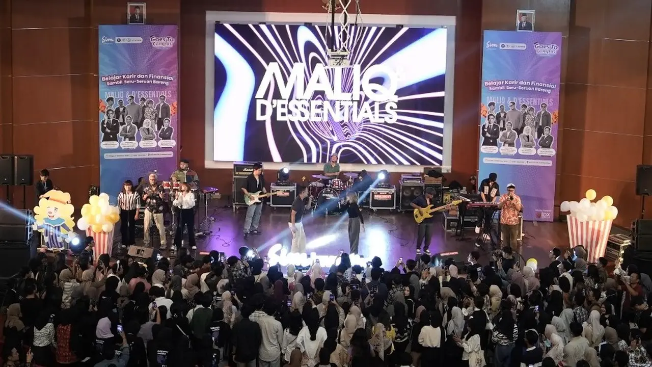 Penampilan Maliq & D'essentials di “SimInvestival Goes to Campus: IPB” dengan tema “Empowering Young Minds: Unleashing Career Potential and Smart Investment Strategies” di Auditorium FEM-IPB pada Minggu (3/9/2023). (Dok Sinarmas Sekuritas)