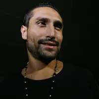 Selama di Indonesia, mantan suami Julia Perez memanfaatkan waktunya untuk selelu menemuinya. Meski terkadang ia juga tidak bisa mendekat lantaran berada diruang obseravsi. (Adrian Putra/Bintang.com)