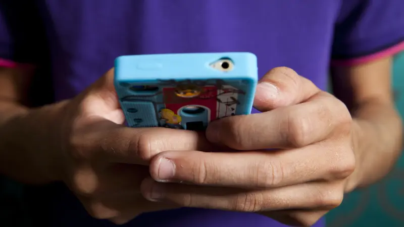 Kamu Bakal Merasa 'Cupu' Setelah Lihat Pin 'Smartphone' Orang Ini