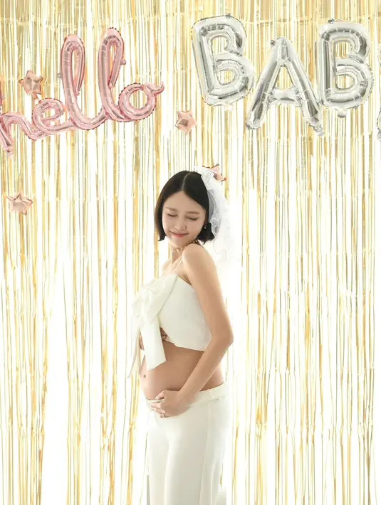 Sungmin Super Junior dan istrinya tengah menanti kelahiran anak pertama mereka setelah 10 tahun menikah. [Foto: Instagram/shantokki32]