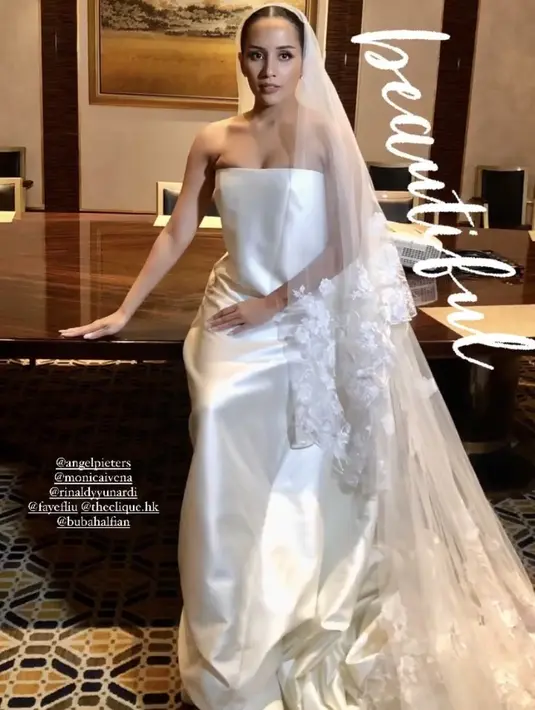 <p>Mantan Idola Cilik 2008 semakin anggun dengan veil yang memiliki detail bordiran bunga warna putih di ujungnya. @mini.dj</p>