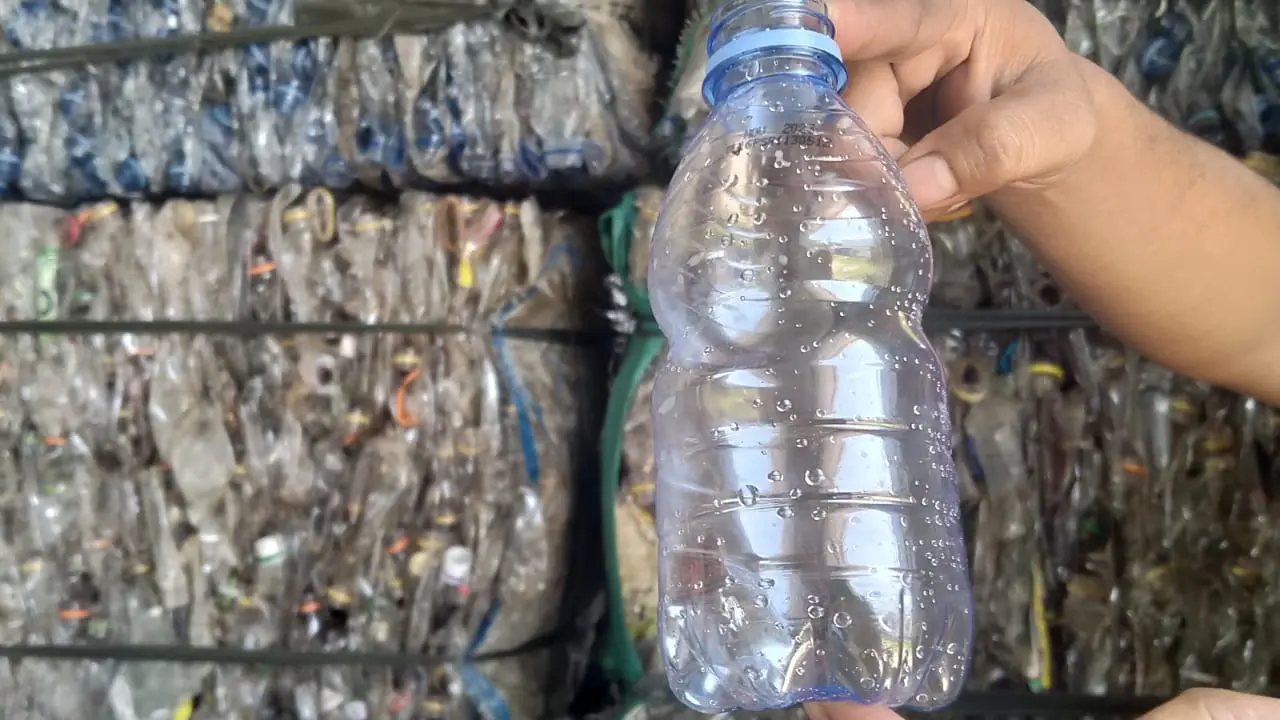 Pemanfaatan sampah plastik di Grobogan, Jawa Tengah. (Foto; Liputan6.com/Felek Wahyu)