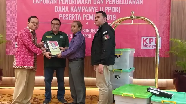 Partai Kebangkitan Bangsa (PKB) menyerahkan Laporan Penerimaan dan Pengeluaran Dana Kampanye (LPPDK) Pemilu 2019 kepada Komisi Pemilihan Umum (KPU). (Liputan6.com/Ika Defianti)