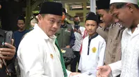 Wakil Gubernur Jawa Barat, Uu Ruzhanul Ulum saat melaksanakan Safari Ramadhan 1443 H di Masjid Al Karomah, Kabupaten Cirebon, Rabu (13/4/2022).