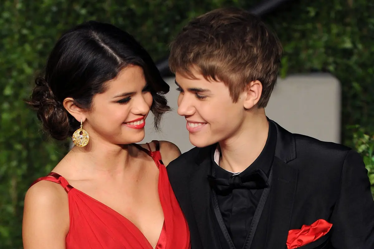 [Bintang] Justin Bieber - Selena Gomez