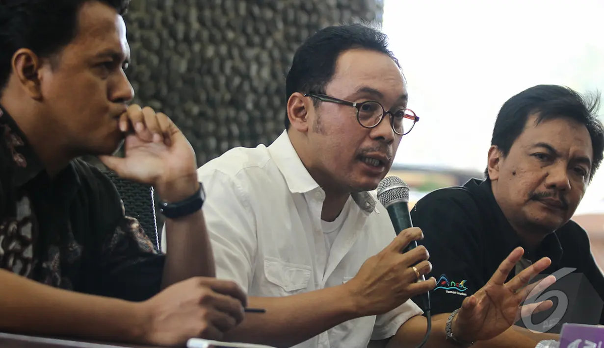 Kiri ke kanan : Iim Zovito (Pengacara Pembangunan Jaya Ancol), Gatot Setyowaluyo (Direktur Utama Pembangunan Jaya Ancol) dan Arif Nugroho (Direktur Keuangan Pembangunan Jaya Ancol), Jakarta, Kamis (16/10/2014) (Liputan6.com/Faizal Fanani)