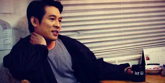 Jika Anda penikmat film laga, pasti sudah tak asing dengan nama Jet Li. Ia merupakan salah satu aktor laga favorit di Hollywood. (Foto: instagram.com/jetli)