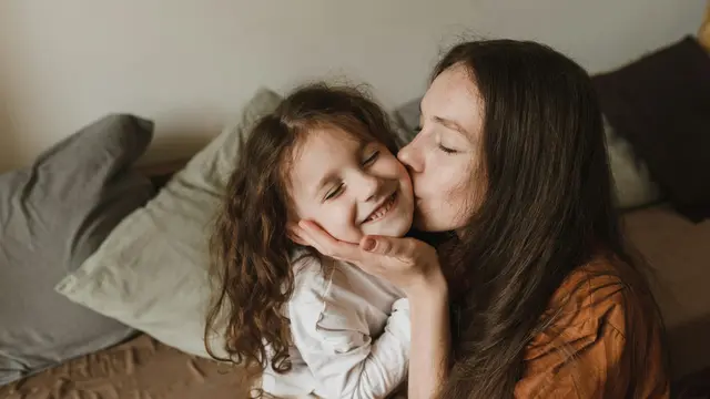 Cara Memahami Perasaan Si Kecil yang Belum Terucap, Mengenal Love Language Anak