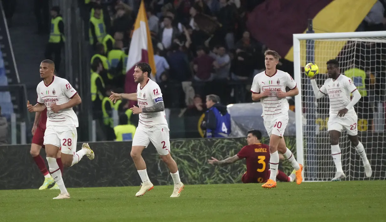 <p>Tembakan Alexis Saelemaekers menyambut umpan Rafael Leao tidak bisa diantisipasi kiper Rui Patr&iacute;cio. (AP Photo/Gregorio Borgia)</p>