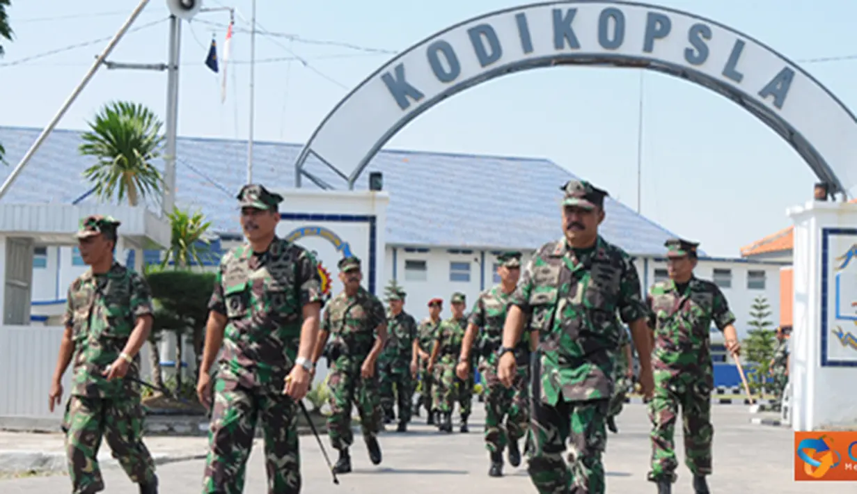 Citizen6, Surabaya: Selain berkunjung ke berbagai gedung dilingkungan Kodikopsla, Dankobangdikal juga berkesempatan bertemu dan memberikan arahan kepada 596 orang prajurit dan PNS di lingkungan Kodikopsla. (Pengirim: Penkobangdikal).