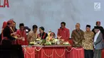 Ketua Umum PDIP Megawati Soekarnoputri bersama Presiden Joko Widodo, Wakil Presiden Jusuf Kalla dan cawapres Ma'ruf Amin potong tumpeng saat memperingati HUT ke-46 PDIP di JIExpo Kemayoran, Jakarta, Kamis (10/1). (Liputan6.com/JohanTallo)