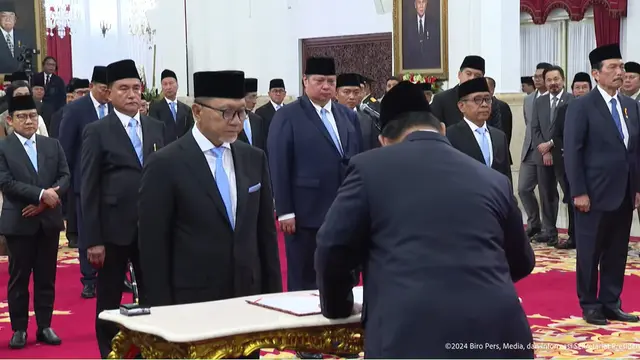 Pelantikan Menteri Koordinator Pangan Zulkifli Hasan di Istana, Senin (21/10/2024).