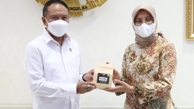 Menpora menerima Bupati Banyuwangi jelang WSL