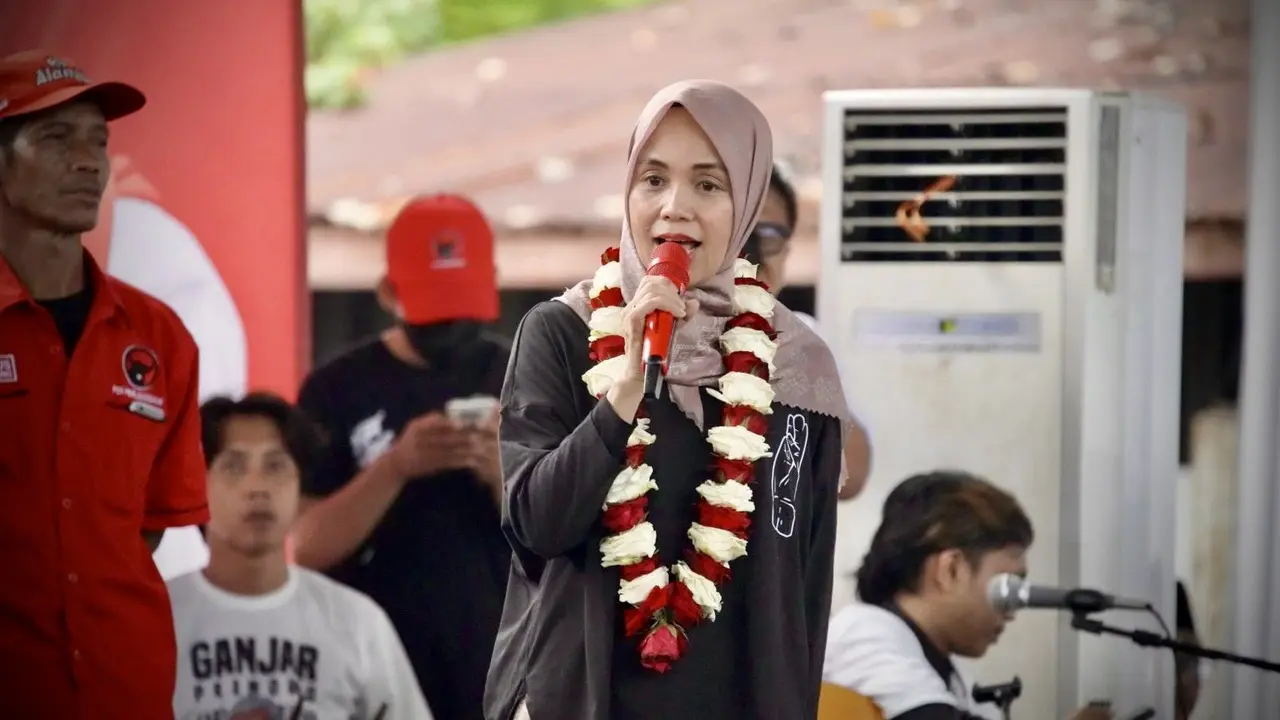 Istri capres nomor urut 3 Ganjar Pranowo, Siti Atikoh Supriyanti