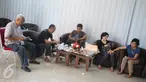 Keluarga Christopher, korbanterbakarnya KM Zahro Express, menunggu di RS Polri, Kramat Jati, Jakarta, Senin (2/1). (Liputan6.com/Immanuel Antonius)