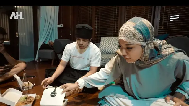 Momen Sahur Pertama Aurel Hermansyah dan Atta Halilintar, Suap-suapan Mesra