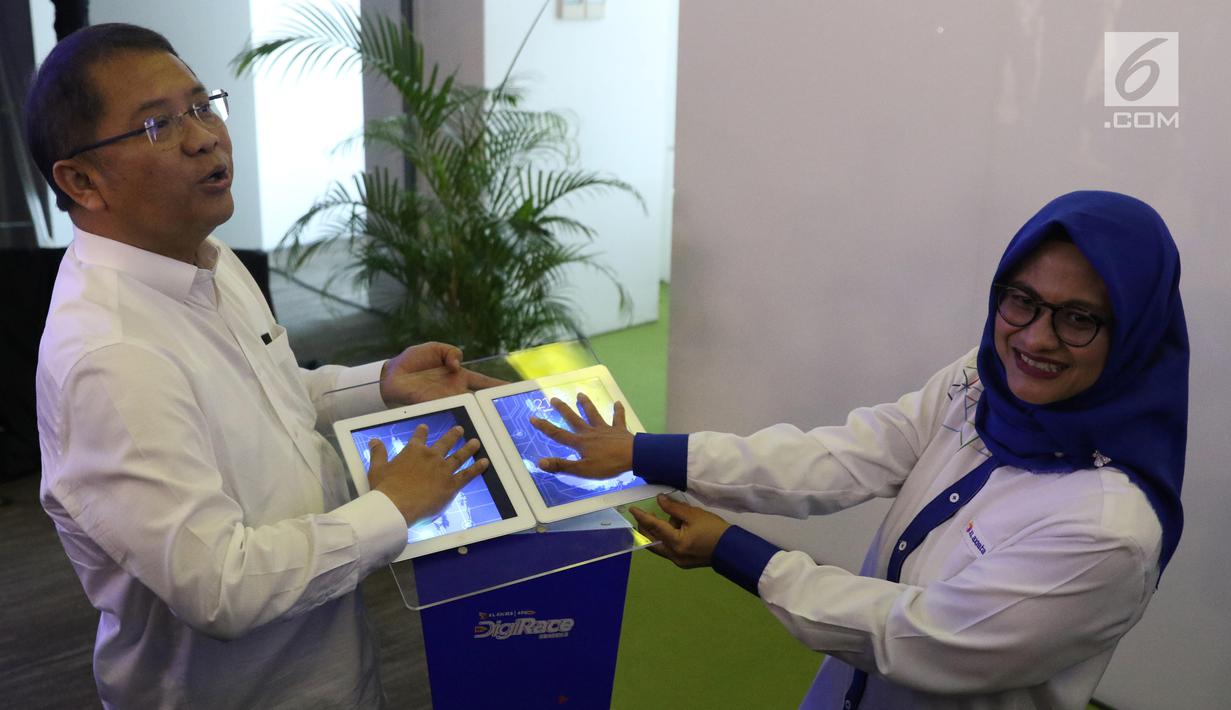 Menteri Komunikasi dam Informatika RI, Rudiantara dan Presdir & CEO XL Axiata, Dian Siswarini dalam acara Uji Coba Teknologi 5G dan Fiberisasi Jaringan di Jakarta, Rabu (21/8/2019). (Liputan6.com/Angga Yuniar)