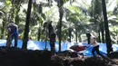 Pekerja dari kelompok tani mekar jaya binaan PT Wirakarya Sakti unit forestry APP Sinarmas menyelesaikan pembuatan pupuk kompos di Kab Tanjung Jabnung Barat, Provinsi Jambi, Kamis (3/5). (Liputan6.com/Angga Yuniar)