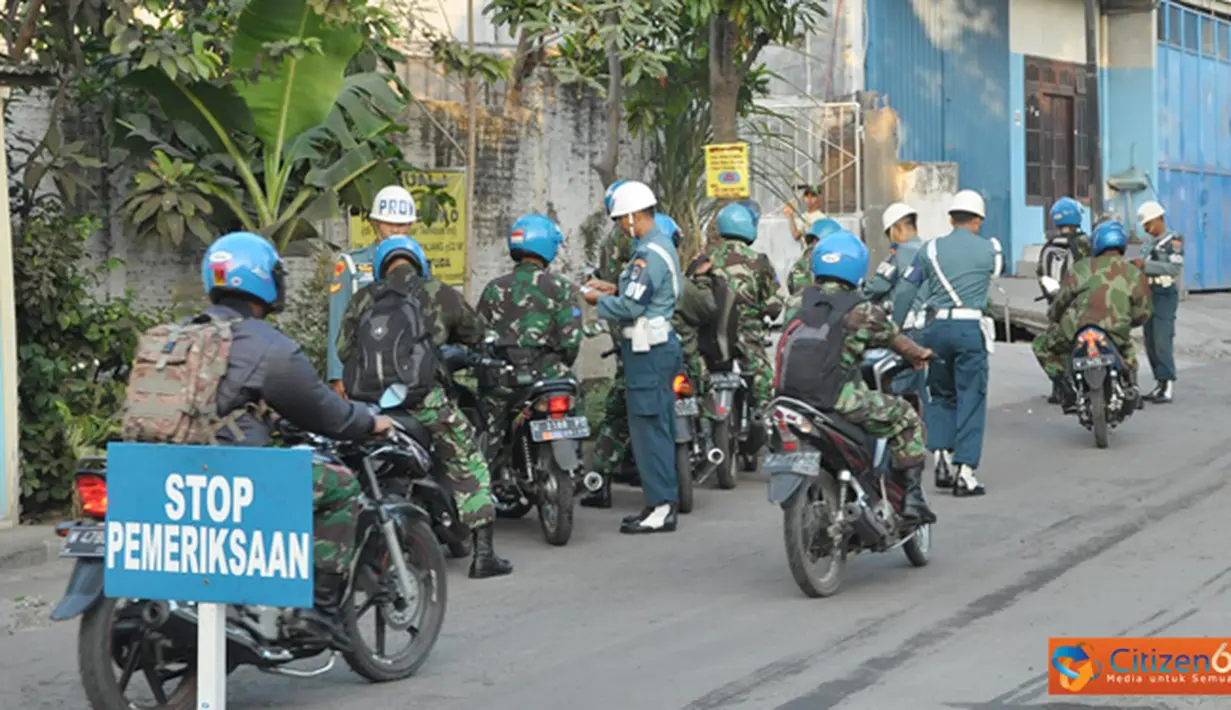 Citizen6, Surabaya: Guna menegakkan ketertiban dan disiplin anggota, Detasemen Provos Pasmar-1 (Denprov) menggelar Operasi Penegakan Ketertiban dan Disiplin (Gaktiblin) di Ksatrian Sutedi Senaputra Karang Pilang Surabaya, Kamis (4/10). (Pengirim: Budi Abd