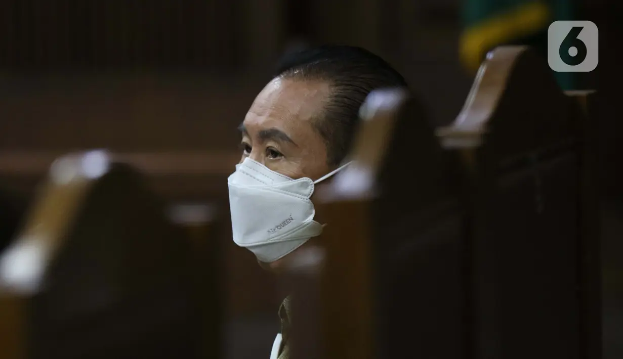 Terdakwa suap penghapusan nama terpidana perkara pengalihan hak tagih atau cessie Bank Bali dari daftar red notice Polri, Djoko Soegiarto Tjandra saat menjalani sidang lanjutan di Pengadilan Tipikor Jakarta, Kamis (19/11/2020). Sidang mendengar keterangan saksi. (Liputan6.com/Helmi Fithriansyah)