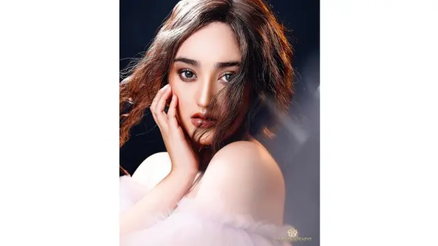6 Foto Terbaru Pemotretan Ranty Maria, Layaknya Lukisan Saja