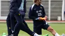 <p>Deschamps pun menyiapkan skuad terbaik untuk mewujudkan ambisi ini. (FRANCK FIFE / AFP)</p>