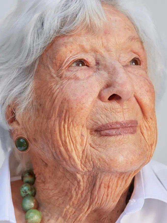 Potret Seorang Nenek Debut Menjadi Model Kecantikan di Usia 99 Tahun/dok. Instagram @saiebeauty