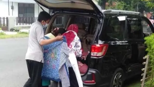 Proses Persalinan di Mobil milik Driver GoCar di Banyuwangi. (Istimewa)