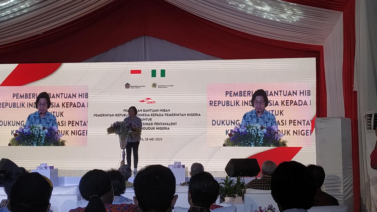 Menteri Keuangan Sri Mulyani, saat pelepasan hibah Vaksinasi di Gedung Bea dan Cukai Bandara Internasional Soekarno Hatta
