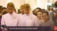 Keluarga Kaesang Pangarep dan keluarga Erina Gudono tampil kompak serba lilac di malam midodareni. (Tangkapan Layar YouTube Merdeka.com).