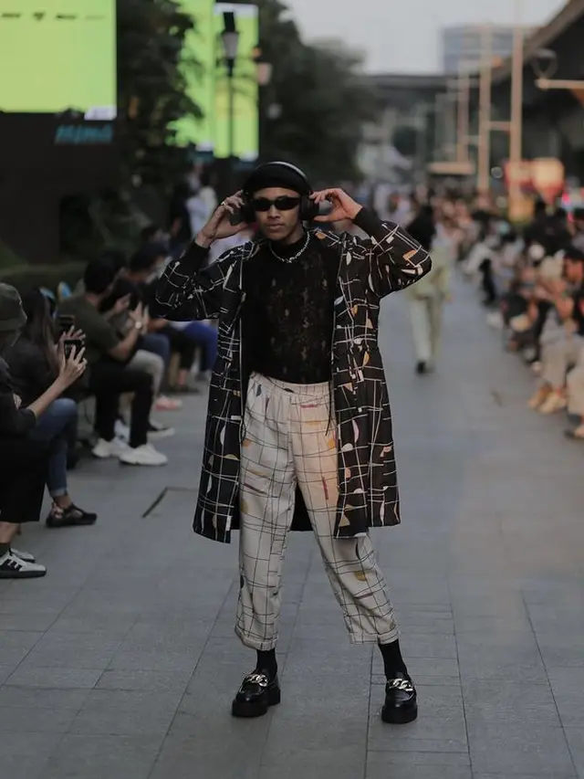 6 Potret Bonge dan Geng Citayam Fashion Week Catwalk Beneran, Bak Model Profesional